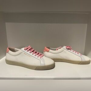 Saint Laurent White Sneakers with Pink Highlights.
Unisex.